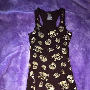 Tank top with skulls